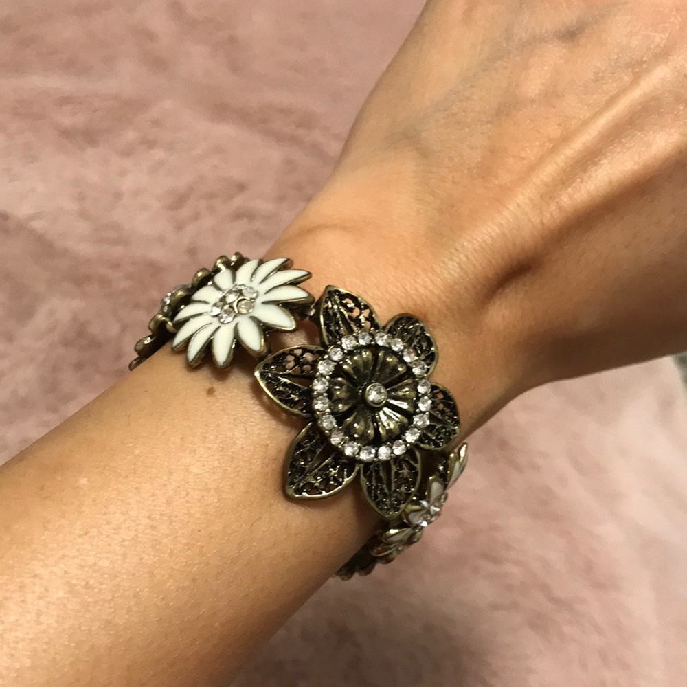 Flower bracelet accessory